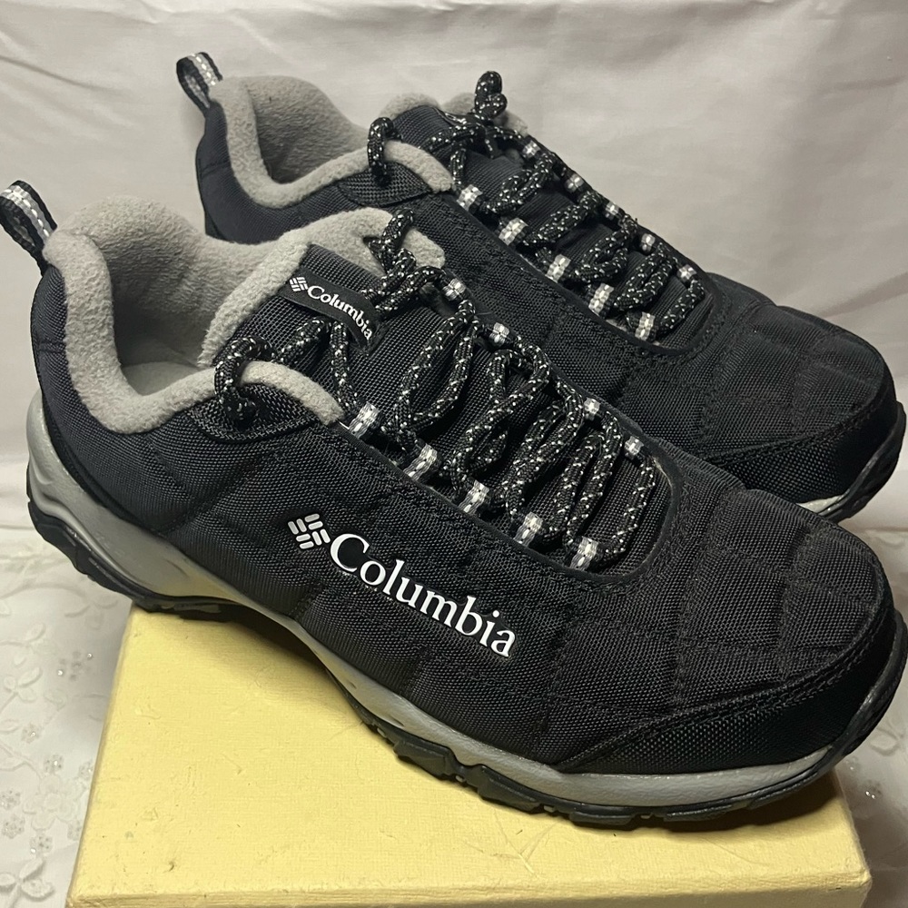Women’s Columbia hiking sneaker WORN ONCE 🥾